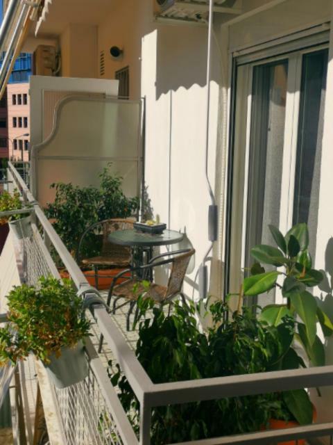 Athenshub - Across Metro Station Apartment Bagian luar foto