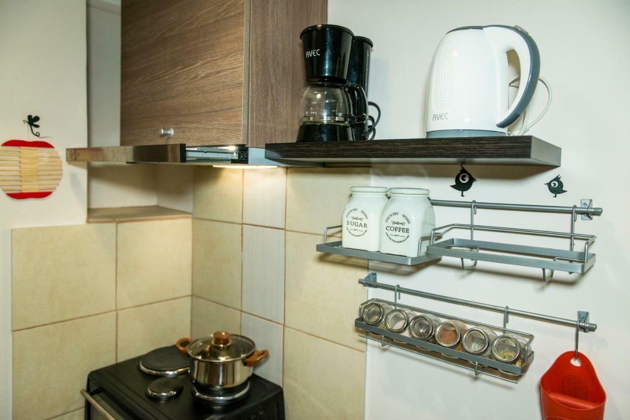 Athenshub - Across Metro Station Apartment Bagian luar foto