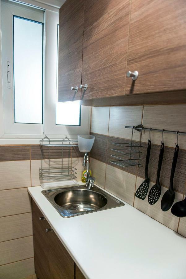 Athenshub - Across Metro Station Apartment Bagian luar foto