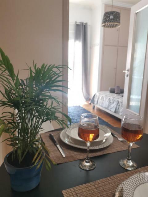 Athenshub - Across Metro Station Apartment Bagian luar foto
